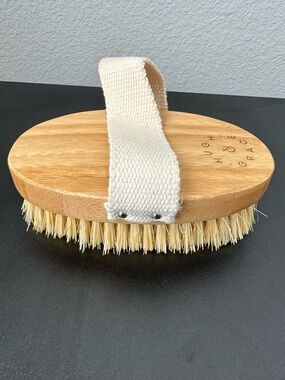 Wooden Dry Brush with Natural Bristles and Cream Strap